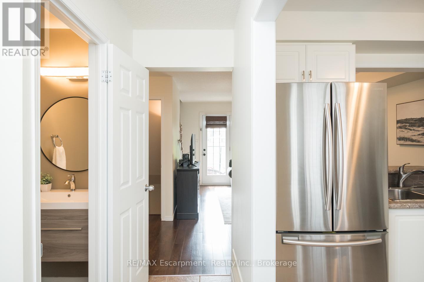 Photo 31 of 47 4200 Kilmer Drive, Burlington ON