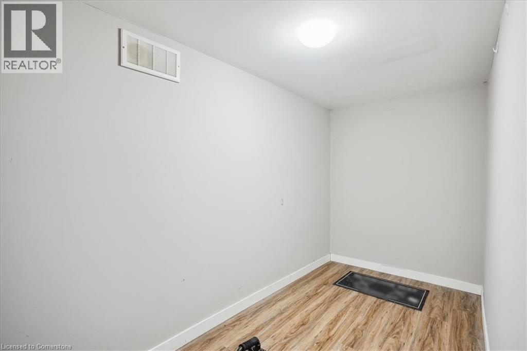 Photo 33 of 63 Pelham Road, St Catharines ON