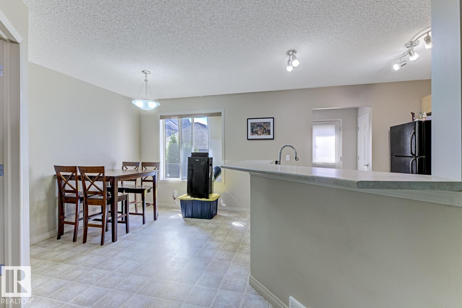 Photo 4 of 18 5281 Terwillegar Bv Nw, Edmonton AB