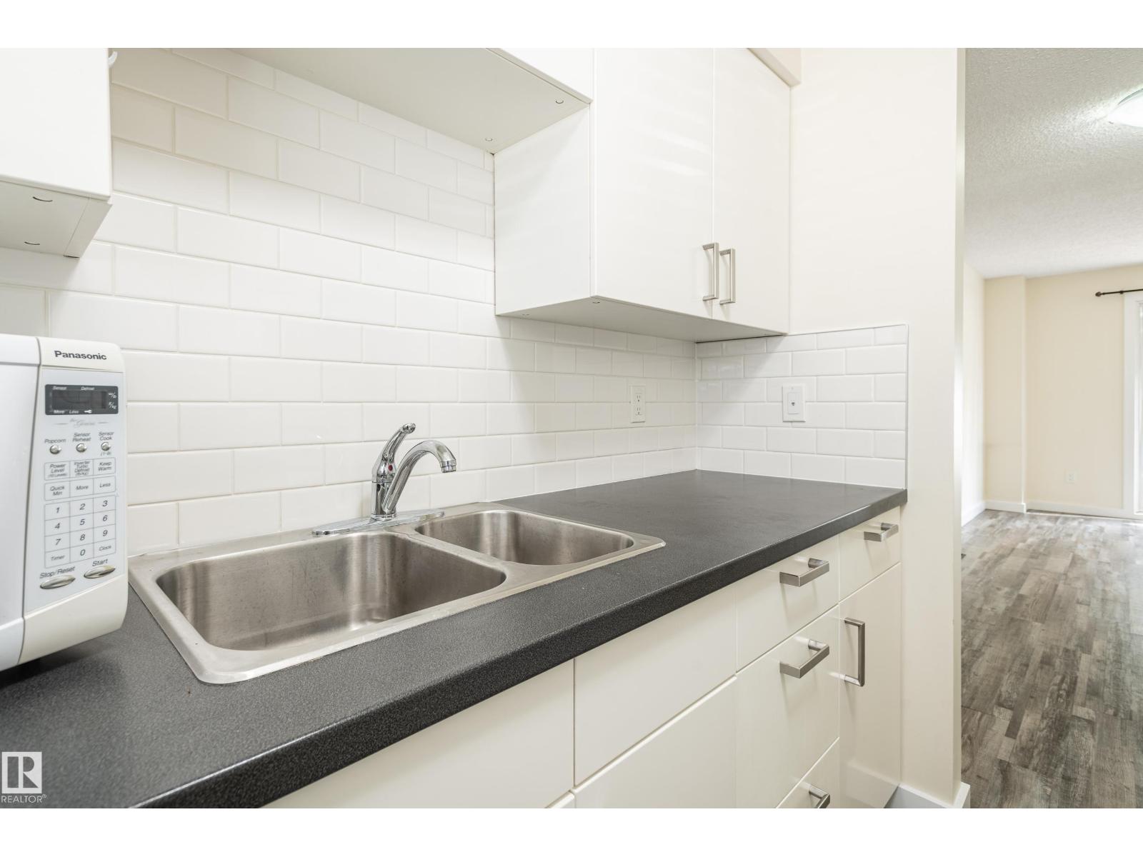 Photo 19 of 105 14707 53 Av Nw, Edmonton AB