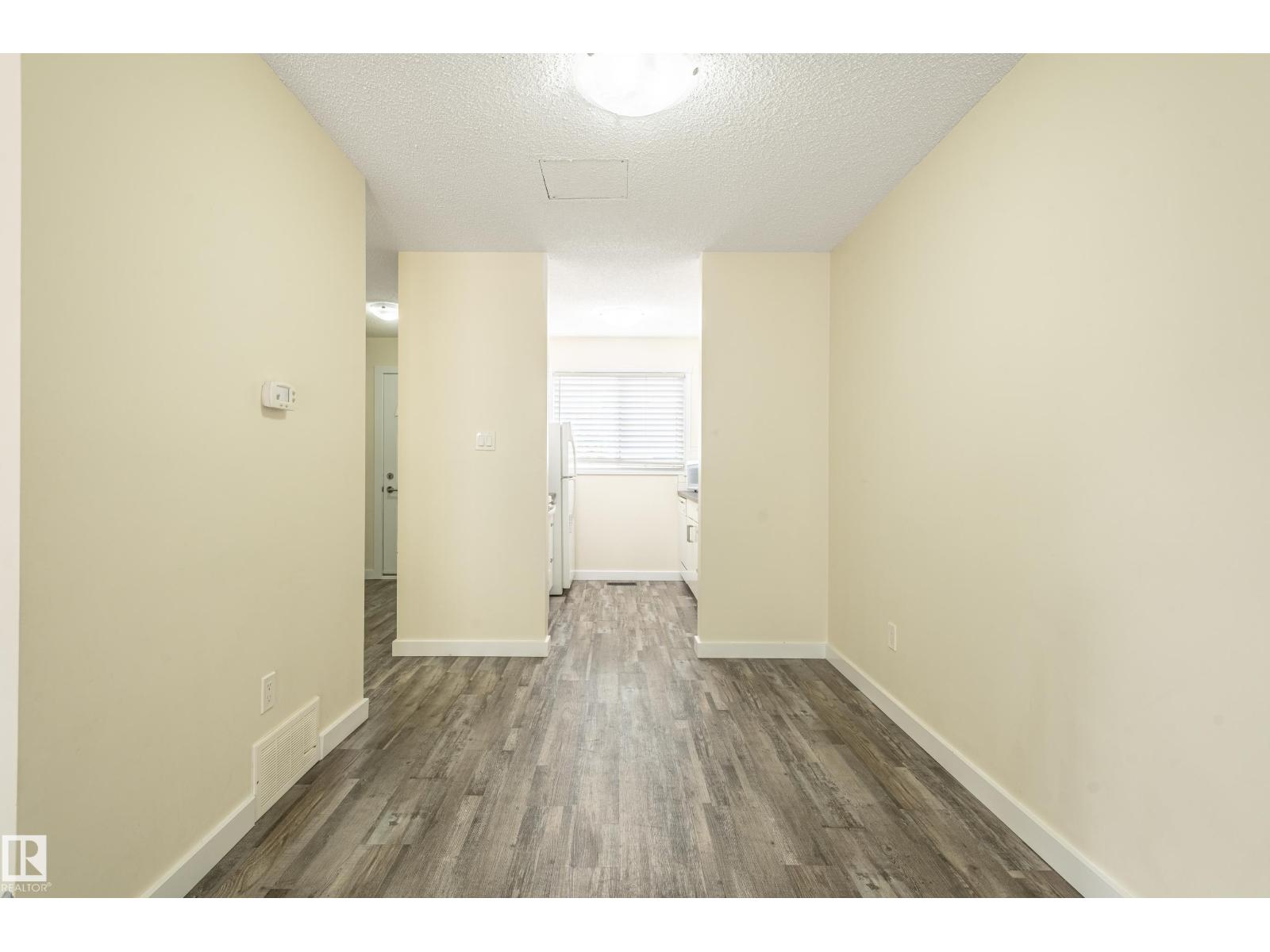 Photo 13 of 105 14707 53 Av Nw, Edmonton AB