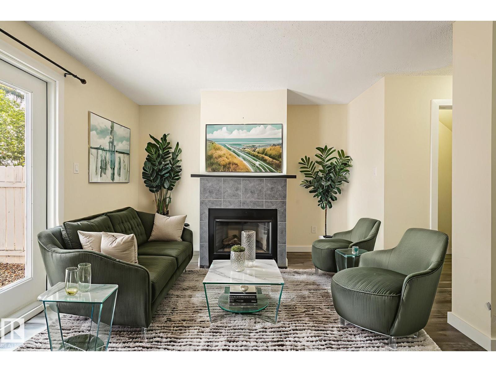 Photo 12 of 105 14707 53 Av Nw, Edmonton AB
