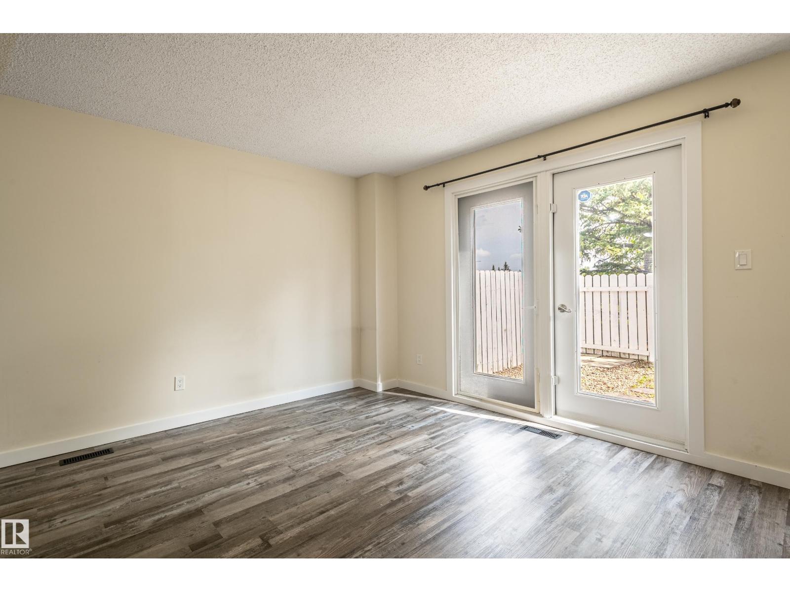 Photo 7 of 105 14707 53 Av Nw, Edmonton AB