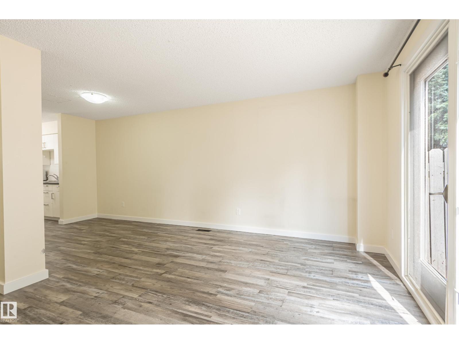 Photo 37 of 105 14707 53 Av Nw, Edmonton AB