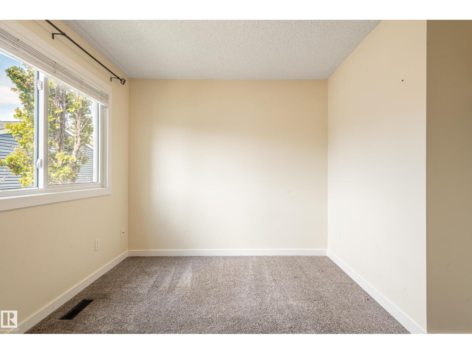 Photo 9 of 105 14707 53 Av Nw, Edmonton AB