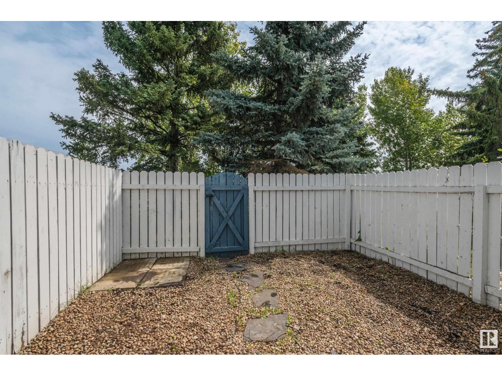 Photo 3 of 105 14707 53 Av Nw, Edmonton AB