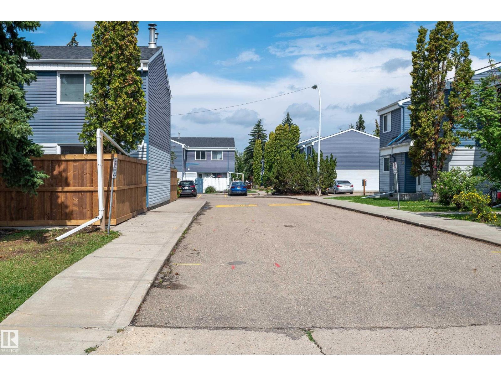 Photo 5 of 105 14707 53 Av Nw, Edmonton AB