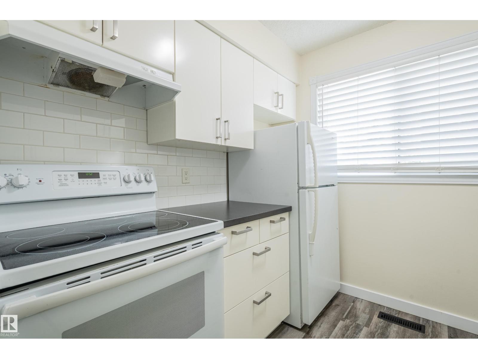 Photo 18 of 105 14707 53 Av Nw, Edmonton AB