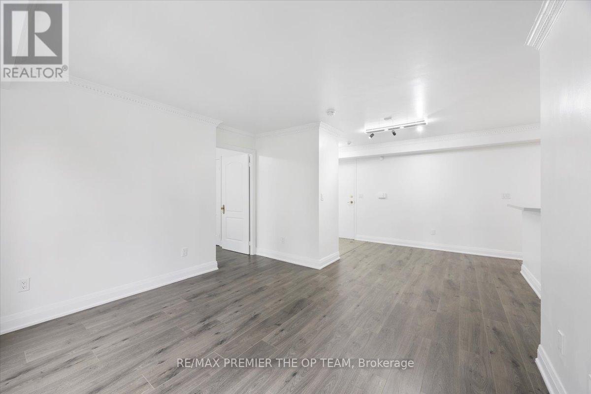 Photo 5 of 401 800 Spadina Road, Toronto ON