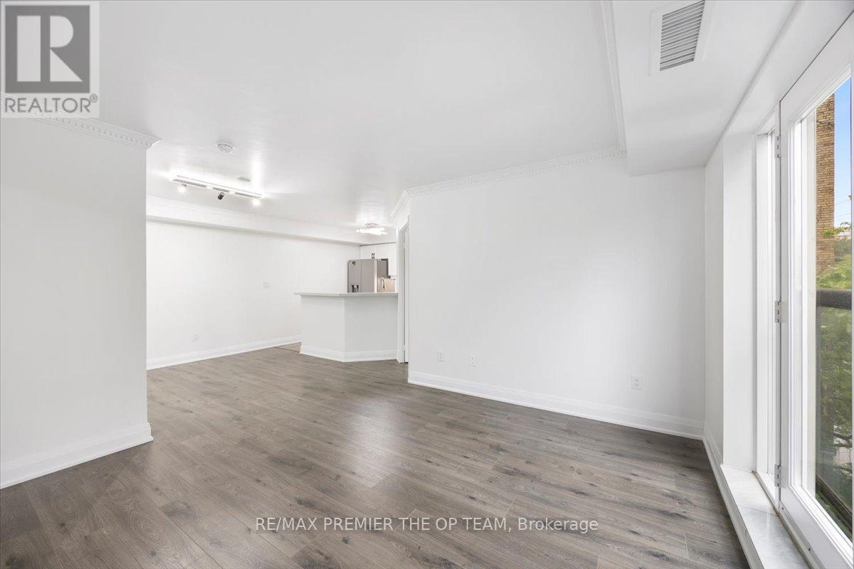 Photo 33 of 401 800 Spadina Road, Toronto ON