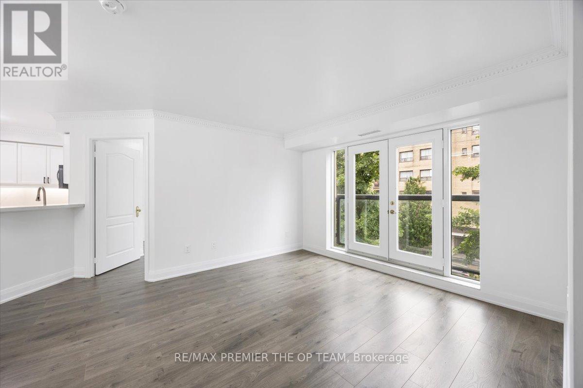 Photo 1 of 401 800 Spadina Road, Toronto ON