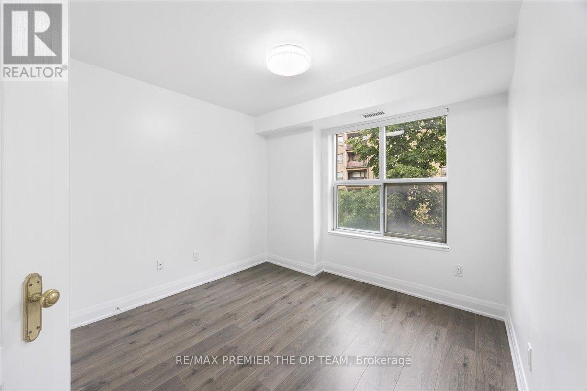 Photo 31 of 401 800 Spadina Road, Toronto ON