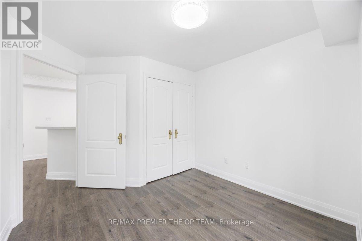 Photo 3 of 401 800 Spadina Road, Toronto ON