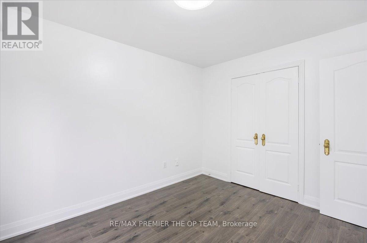 Photo 16 of 401 800 Spadina Road, Toronto ON