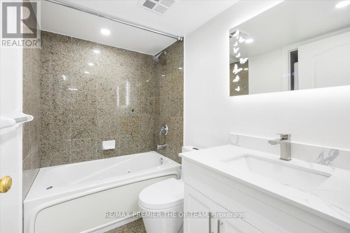 Photo 15 of 401 800 Spadina Road, Toronto ON