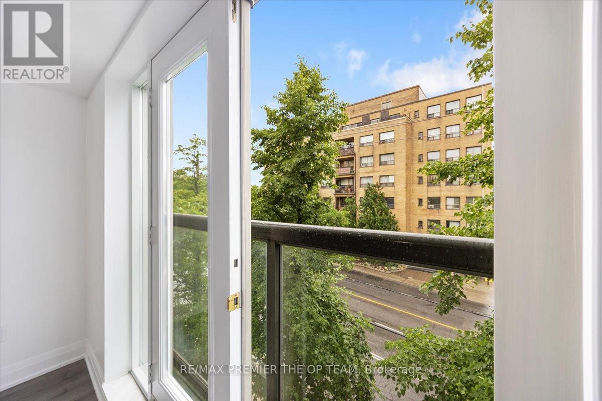 Photo 4 of 401 800 Spadina Road, Toronto ON
