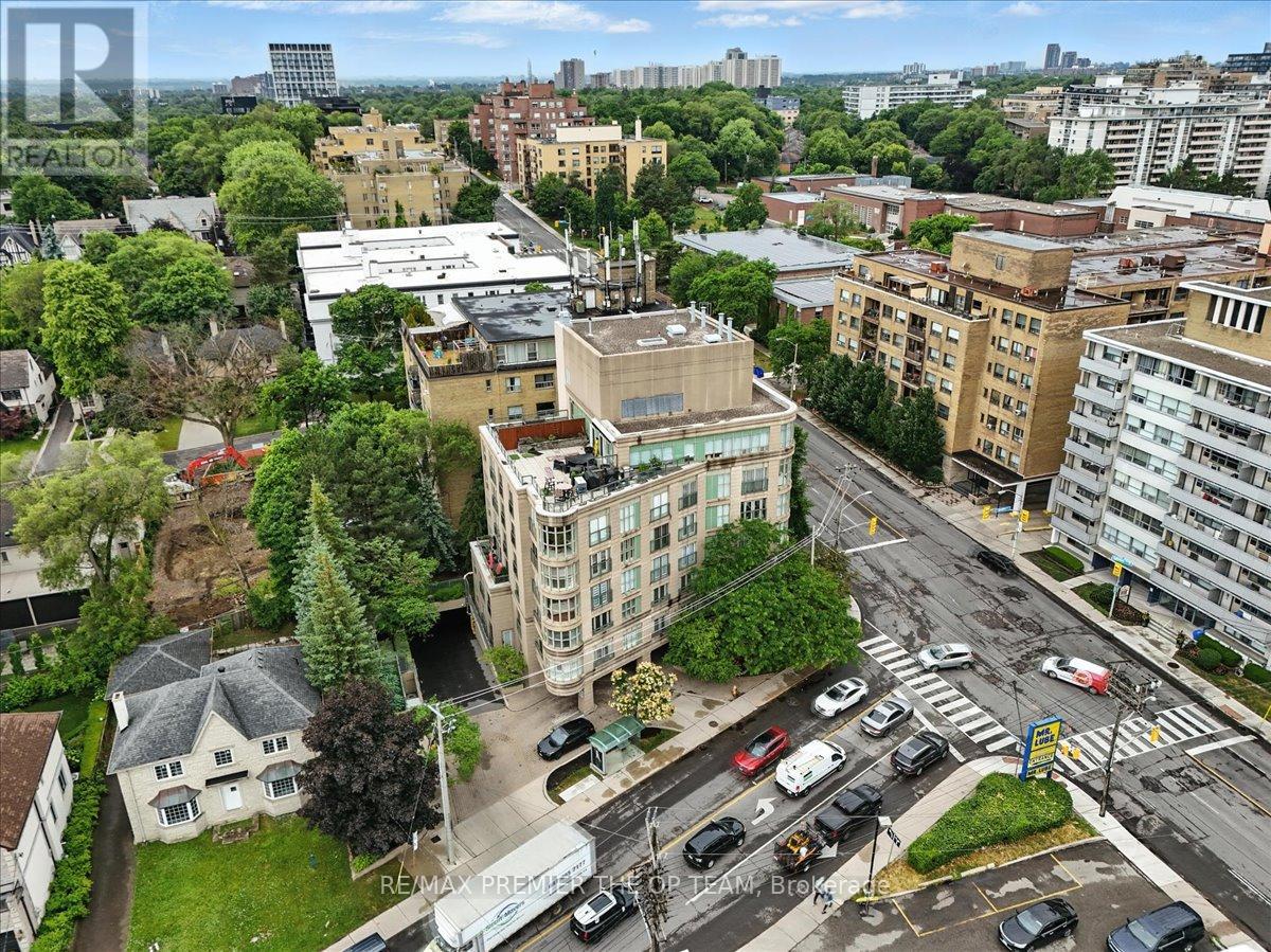 Photo 9 of 401 800 Spadina Road, Toronto ON