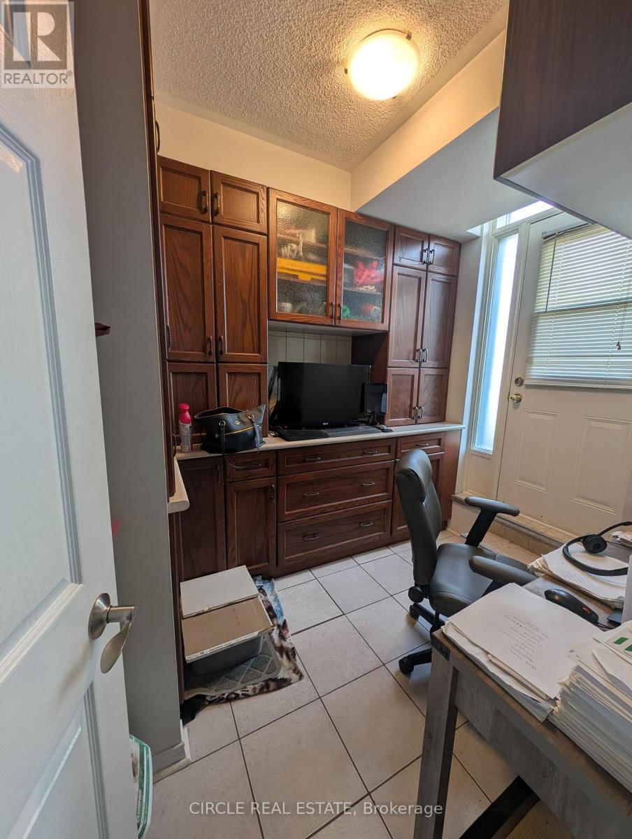 Photo 5 of 112 7398 Yonge Street, Vaughan ON