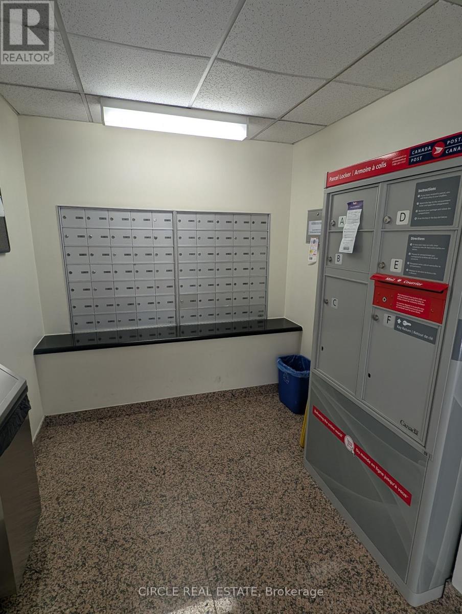 Photo 9 of 112 7398 Yonge Street, Vaughan ON