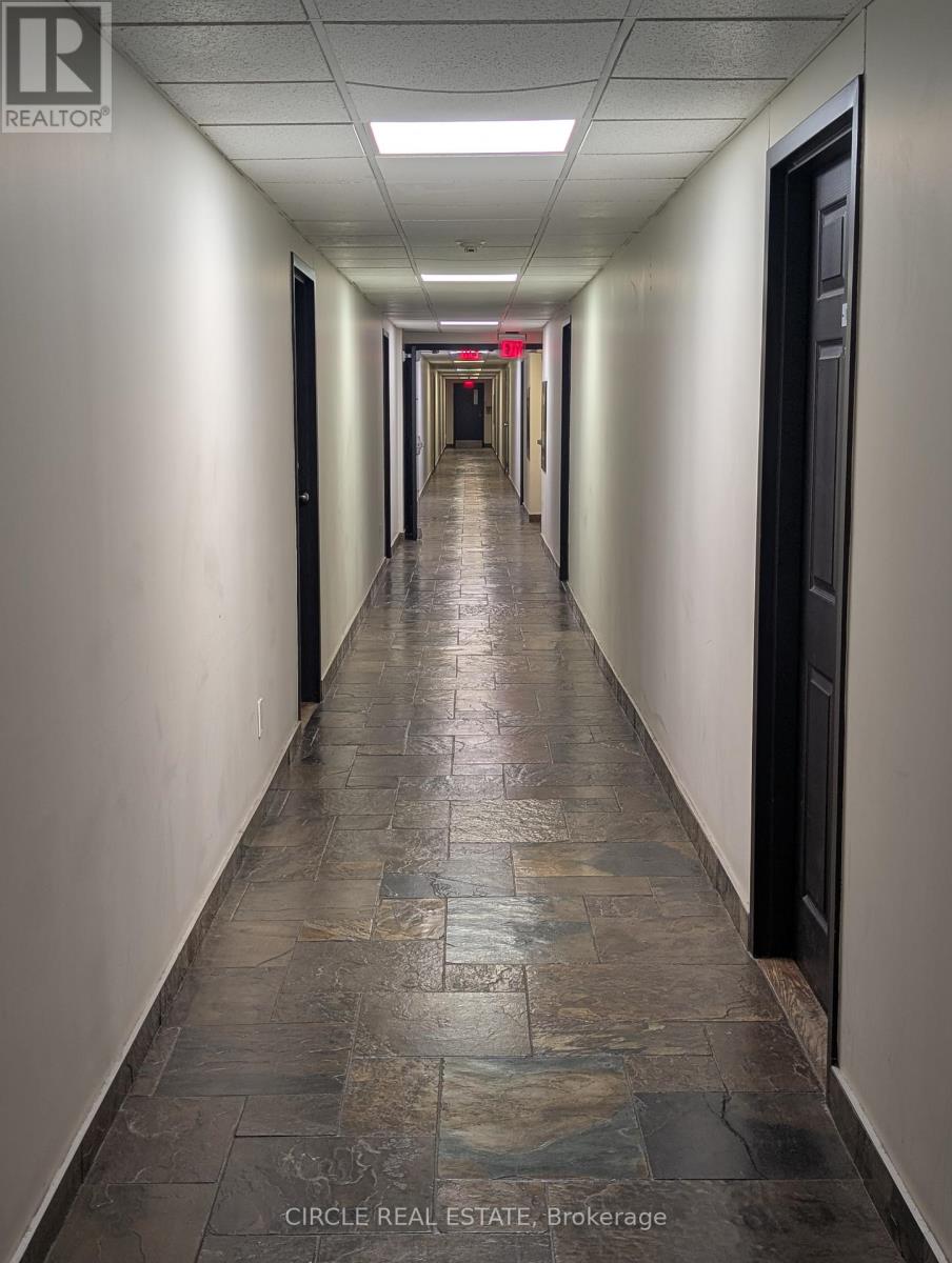 Photo 10 of 112 7398 Yonge Street, Vaughan ON