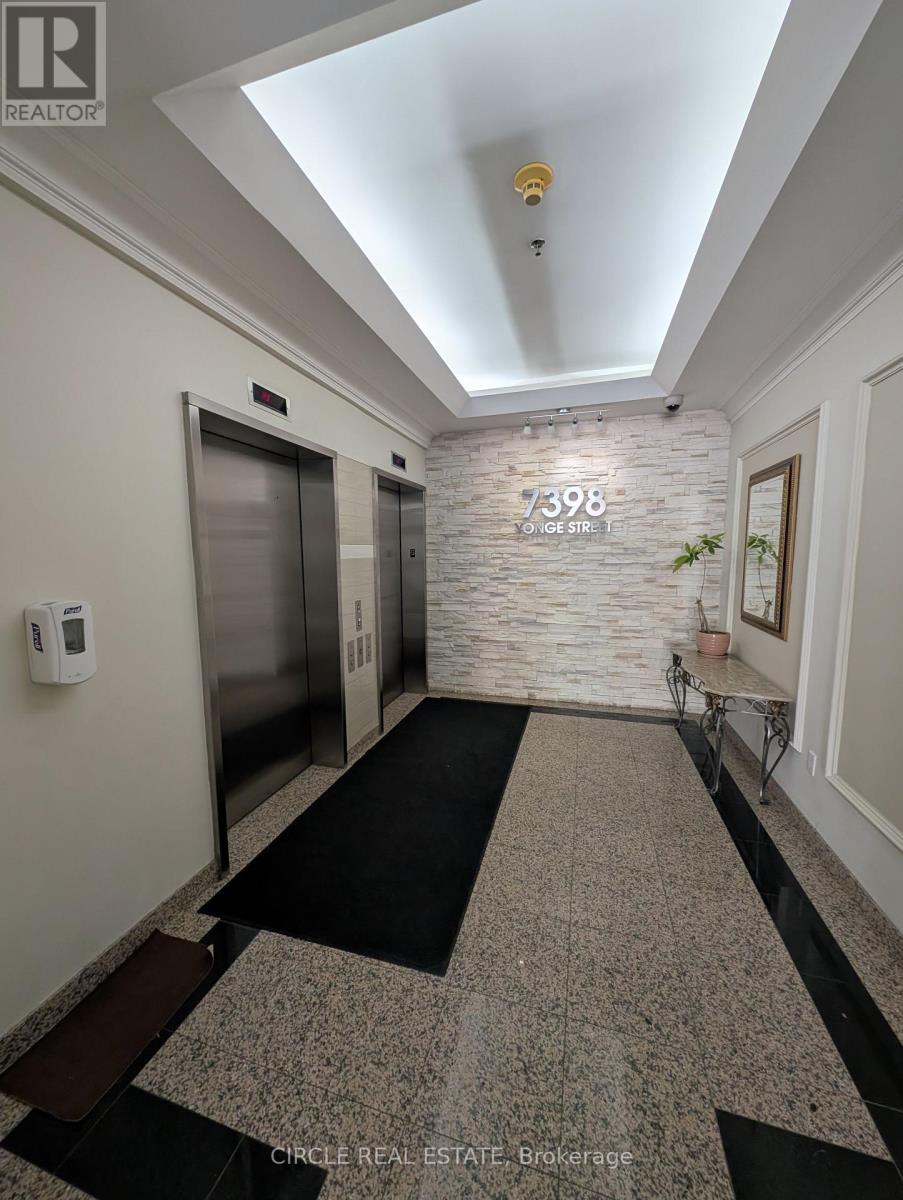 Photo 12 of 112 7398 Yonge Street, Vaughan ON