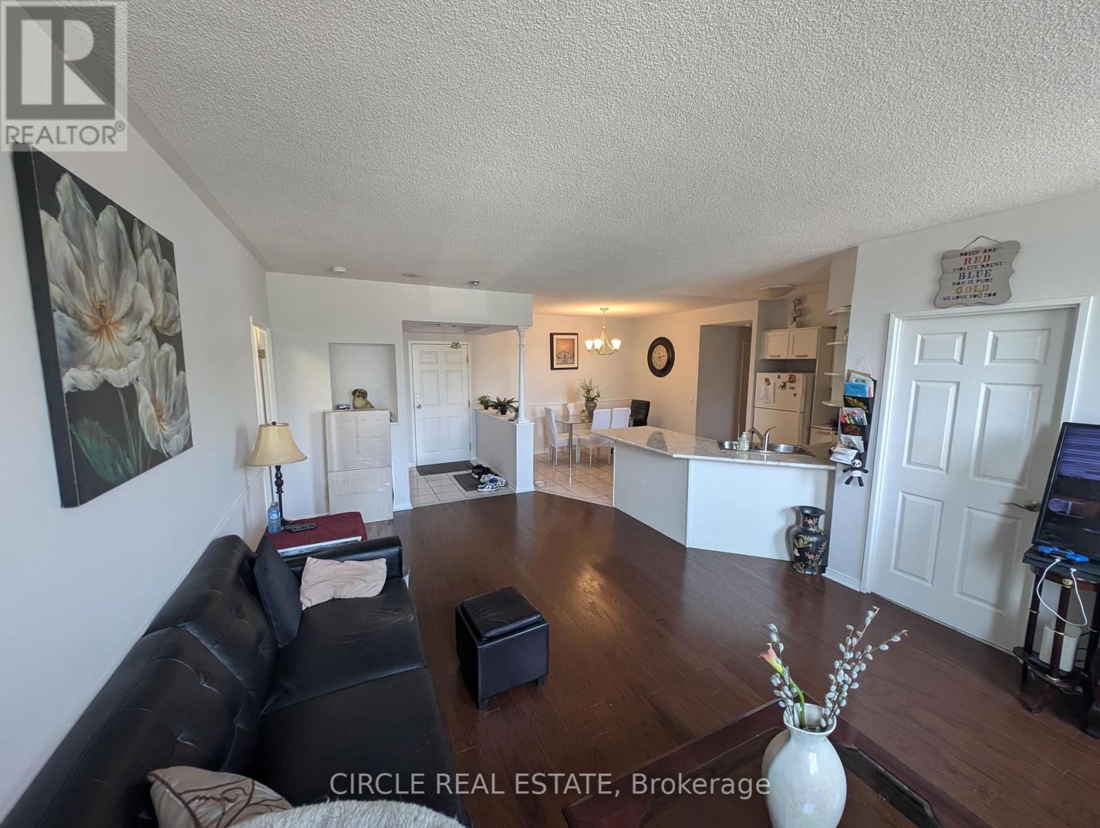 Photo 11 of 112 7398 Yonge Street, Vaughan ON