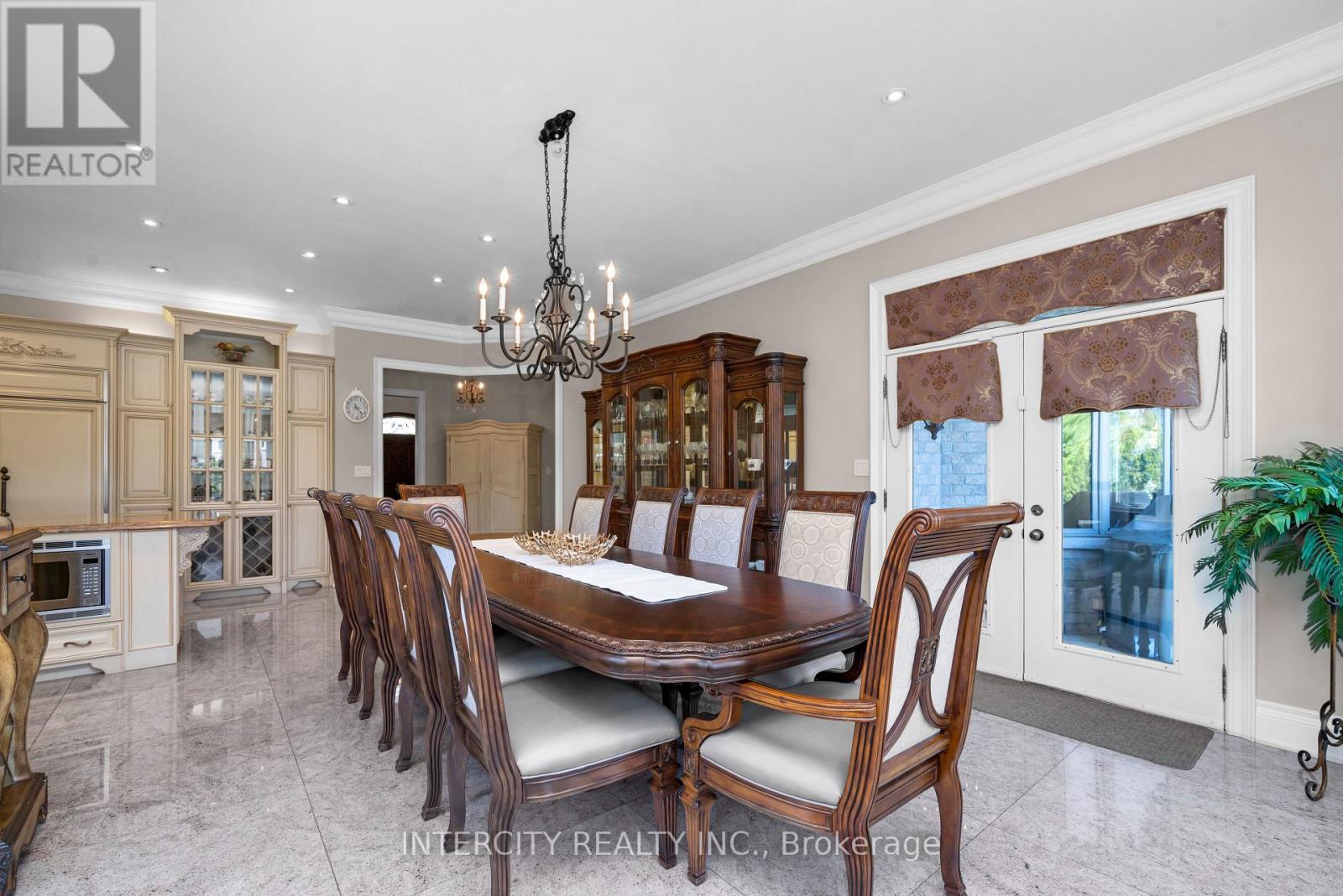 Photo 13 of 118 Park Ridge Drive, Vaughan ON