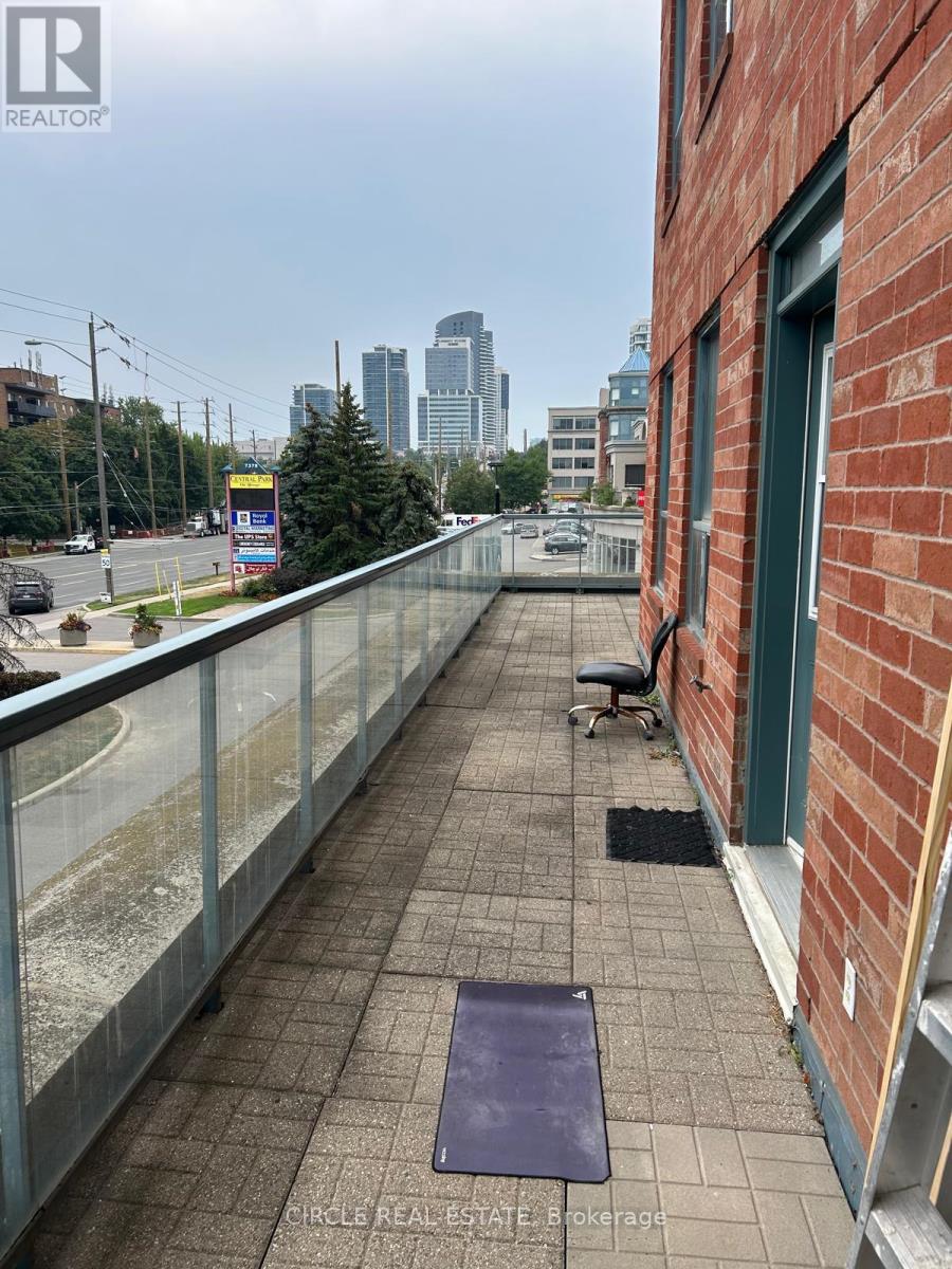 Photo 17 of 112 7398 Yonge Street, Vaughan ON