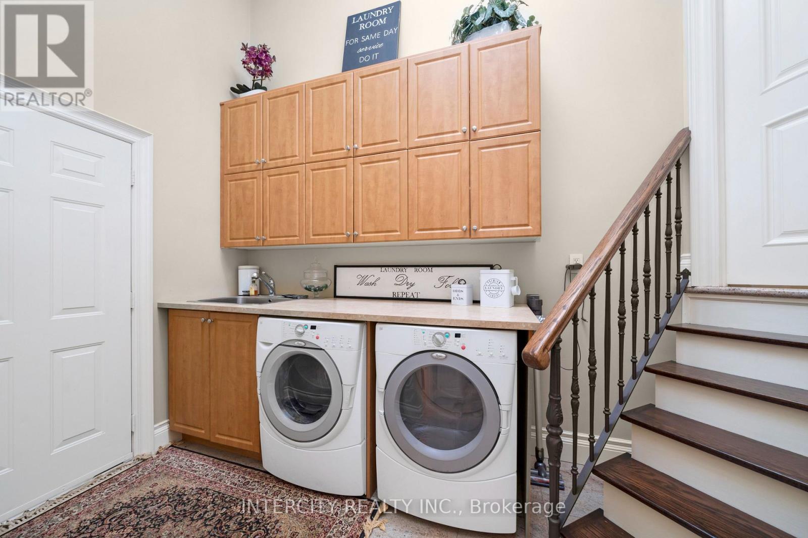Photo 17 of 118 Park Ridge Drive, Vaughan ON