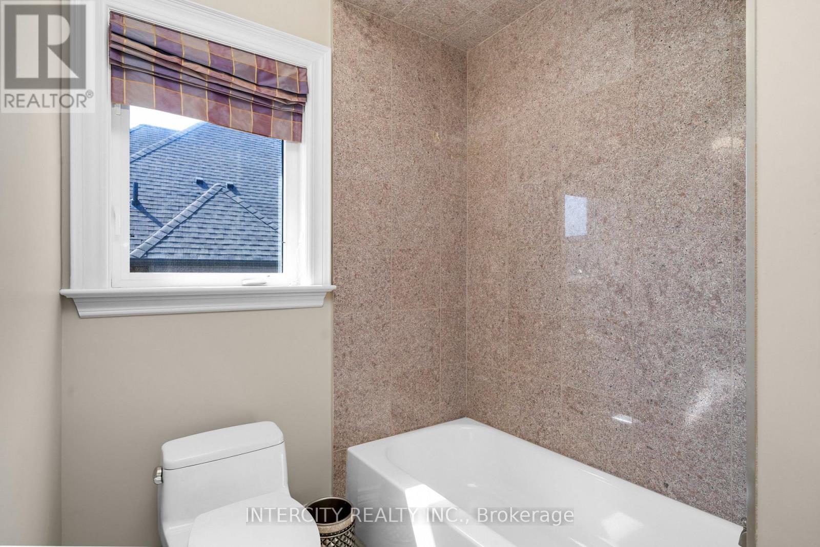 Photo 29 of 118 Park Ridge Drive, Vaughan ON