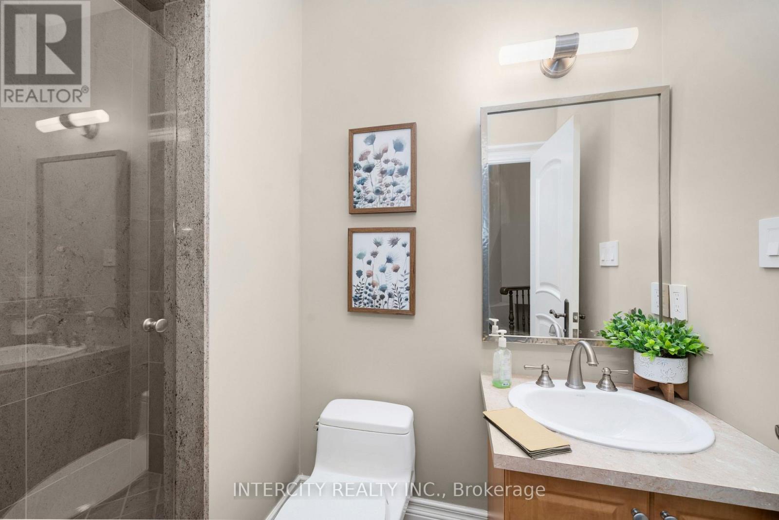 Photo 18 of 118 Park Ridge Drive, Vaughan ON