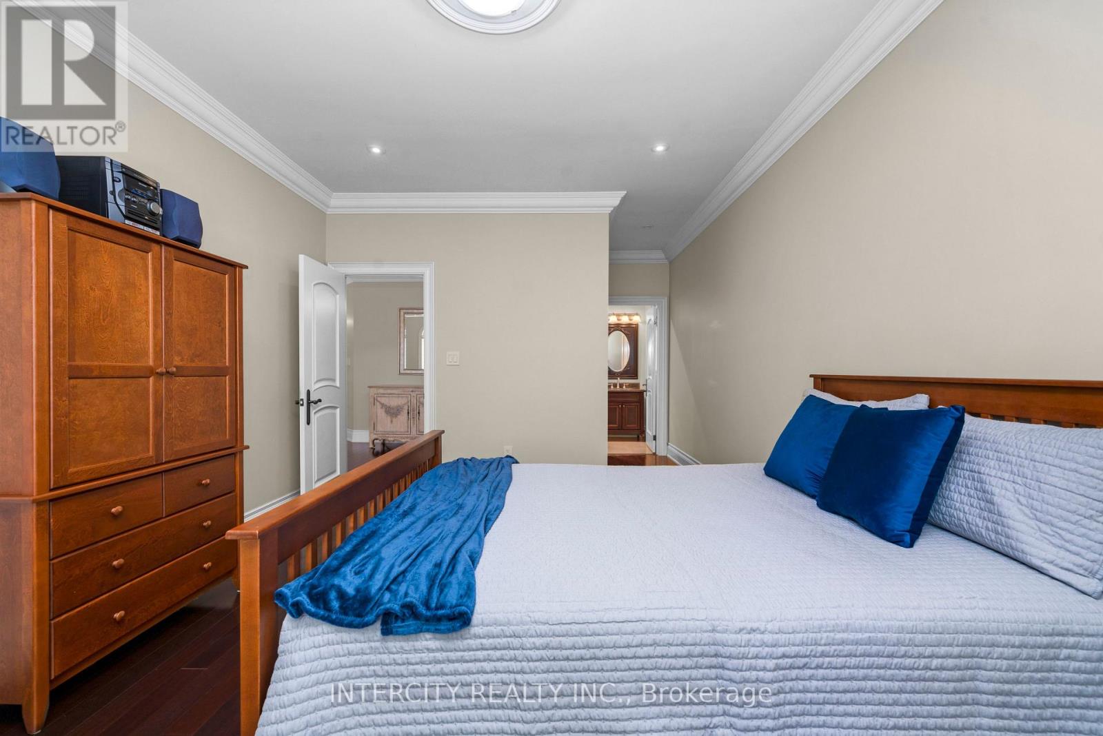 Photo 25 of 118 Park Ridge Drive, Vaughan ON