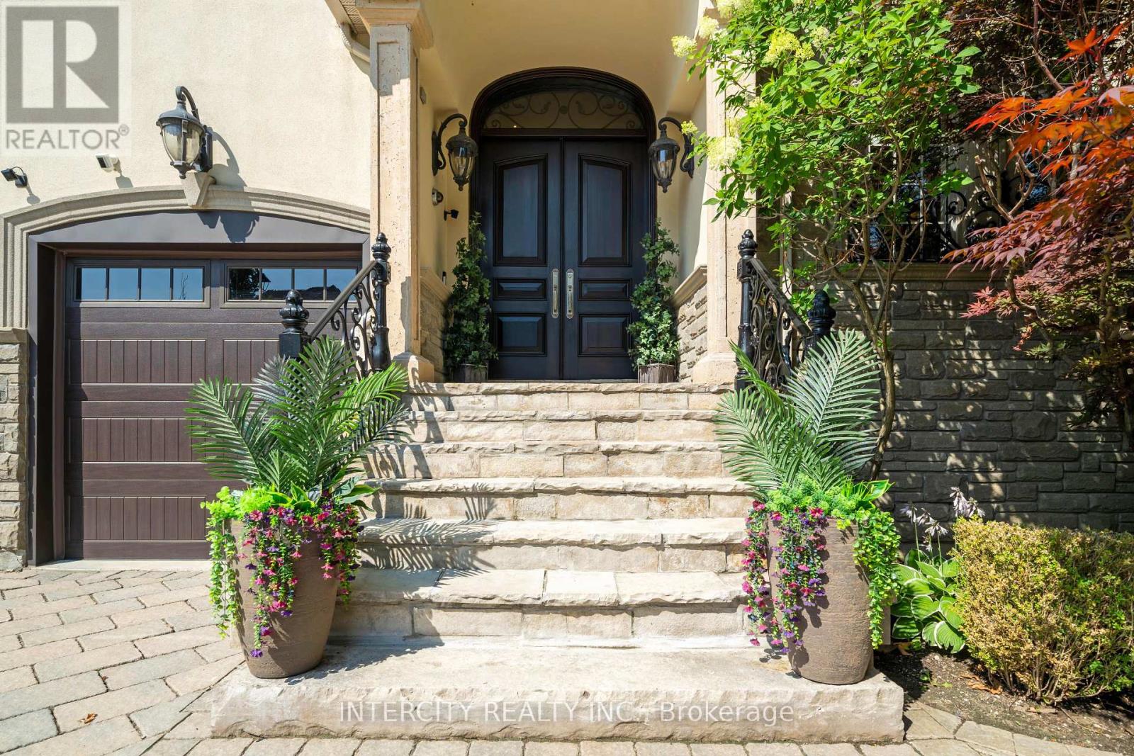 Photo 2 of 118 Park Ridge Drive, Vaughan ON