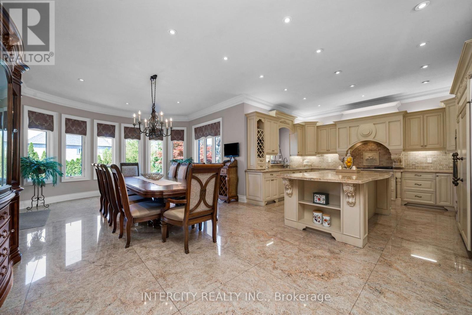 Photo 7 of 118 Park Ridge Drive, Vaughan ON