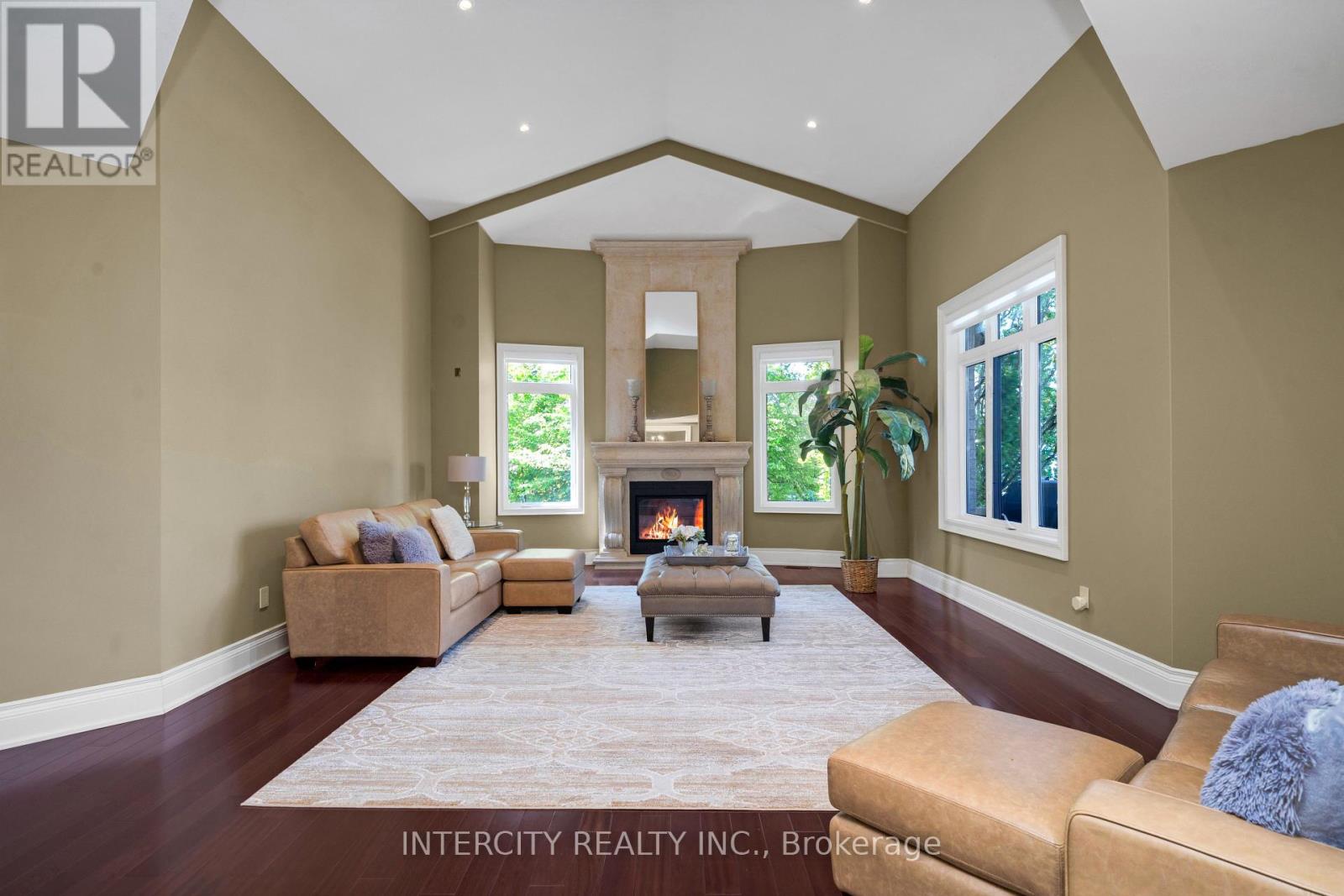 Photo 14 of 118 Park Ridge Drive, Vaughan ON