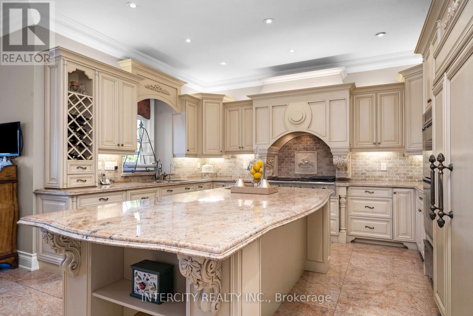Photo 8 of 118 Park Ridge Drive, Vaughan ON