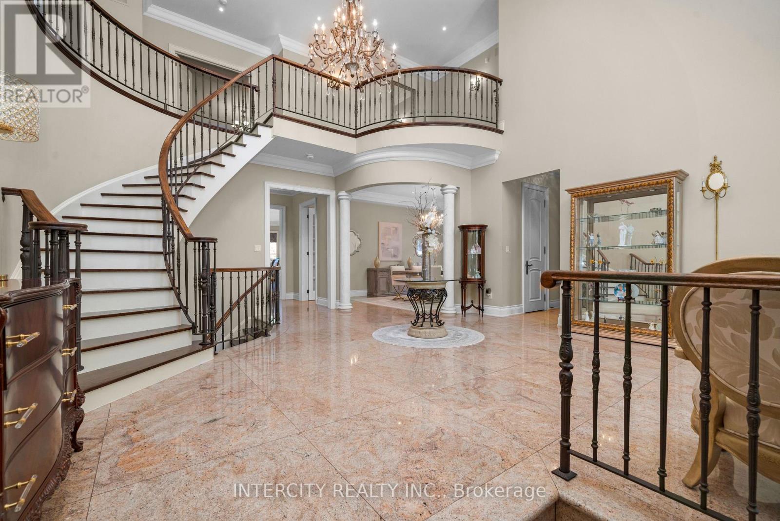 Photo 3 of 118 Park Ridge Drive, Vaughan ON