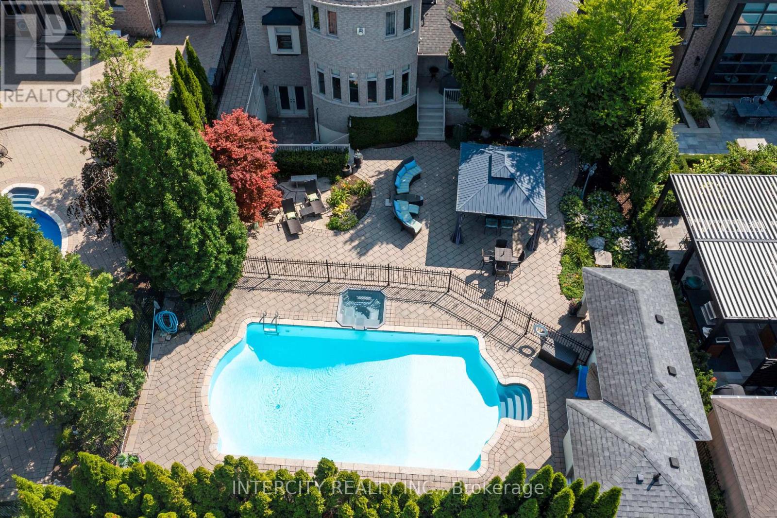Photo 33 of 118 Park Ridge Drive, Vaughan ON