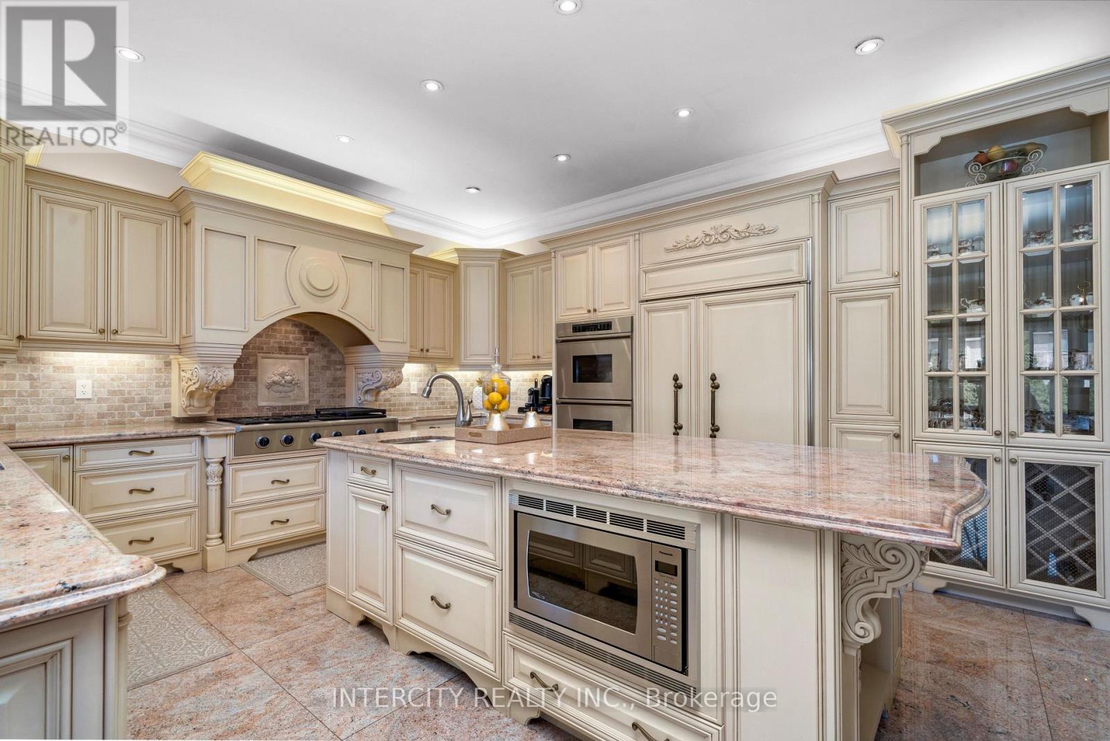 Photo 9 of 118 Park Ridge Drive, Vaughan ON