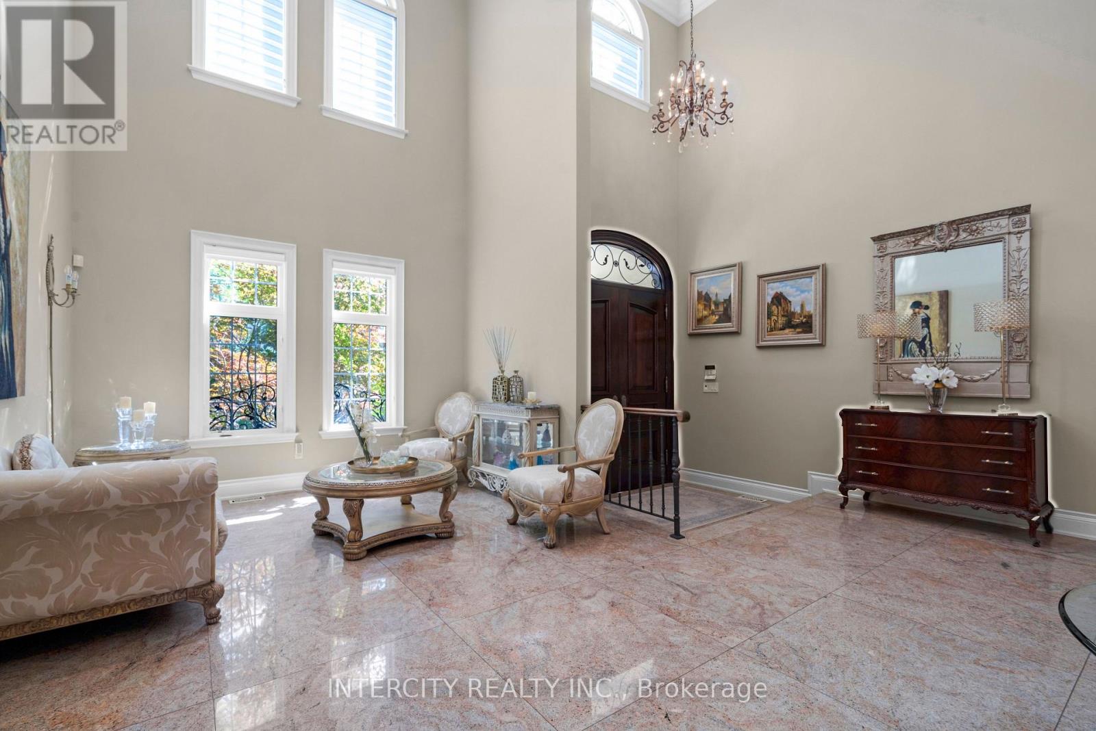 Photo 4 of 118 Park Ridge Drive, Vaughan ON