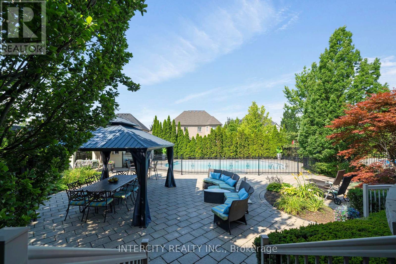 Photo 35 of 118 Park Ridge Drive, Vaughan ON