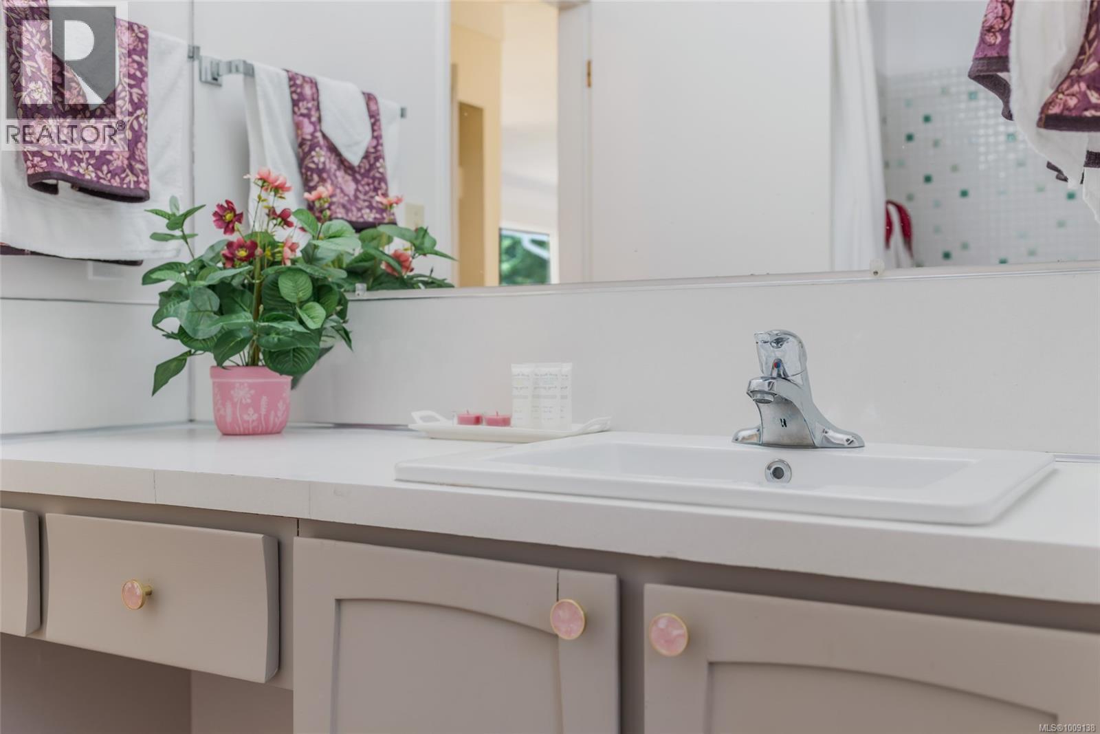 6012 Wadena Rd, Port Alberni