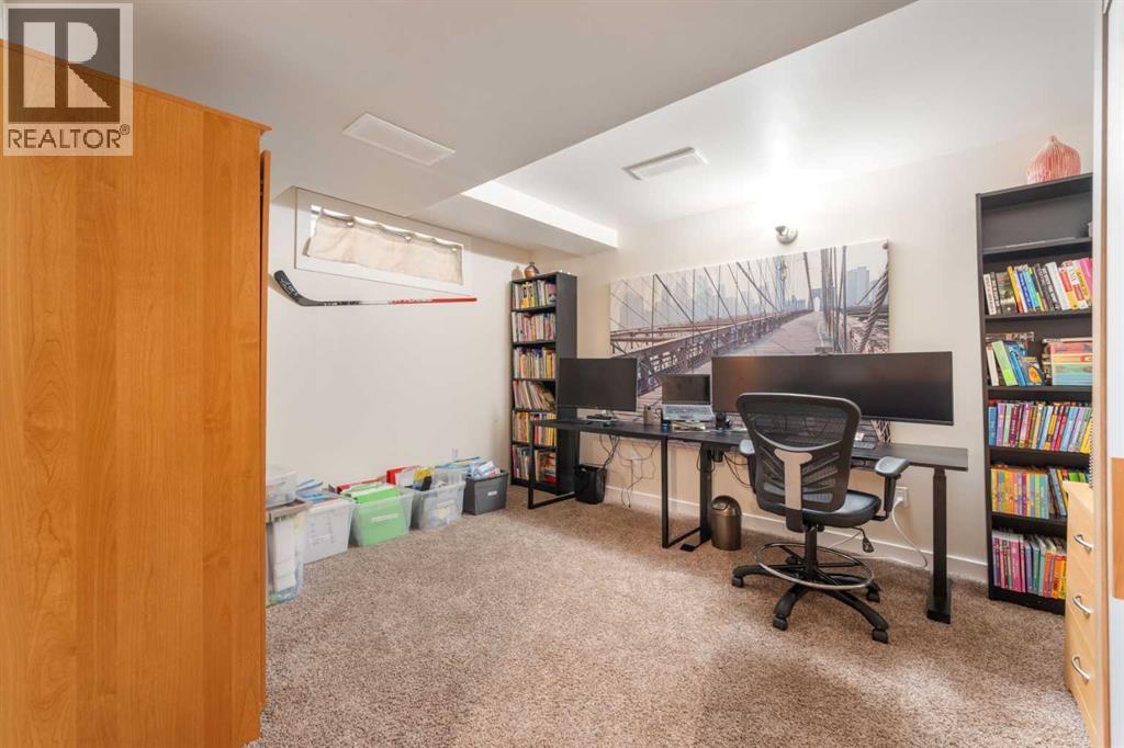 Single Family House for Sale in  Shawfield Road SW Shawnessy Calgary 