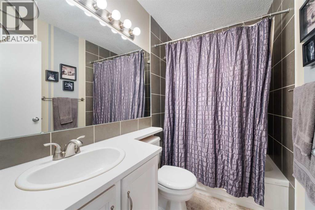 Single Family House for Sale in  Shawfield Road SW Shawnessy Calgary 