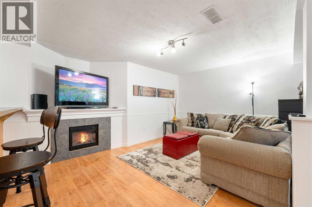 Single Family House for Sale in  Shawfield Road SW Shawnessy Calgary 