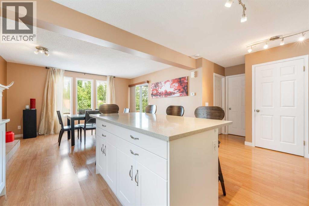 Single Family House for Sale in  Shawfield Road SW Shawnessy Calgary 