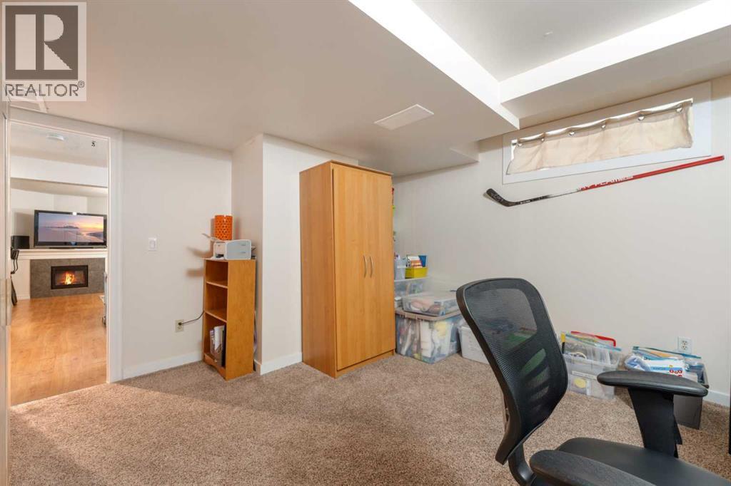 Single Family House for Sale in  Shawfield Road SW Shawnessy Calgary 