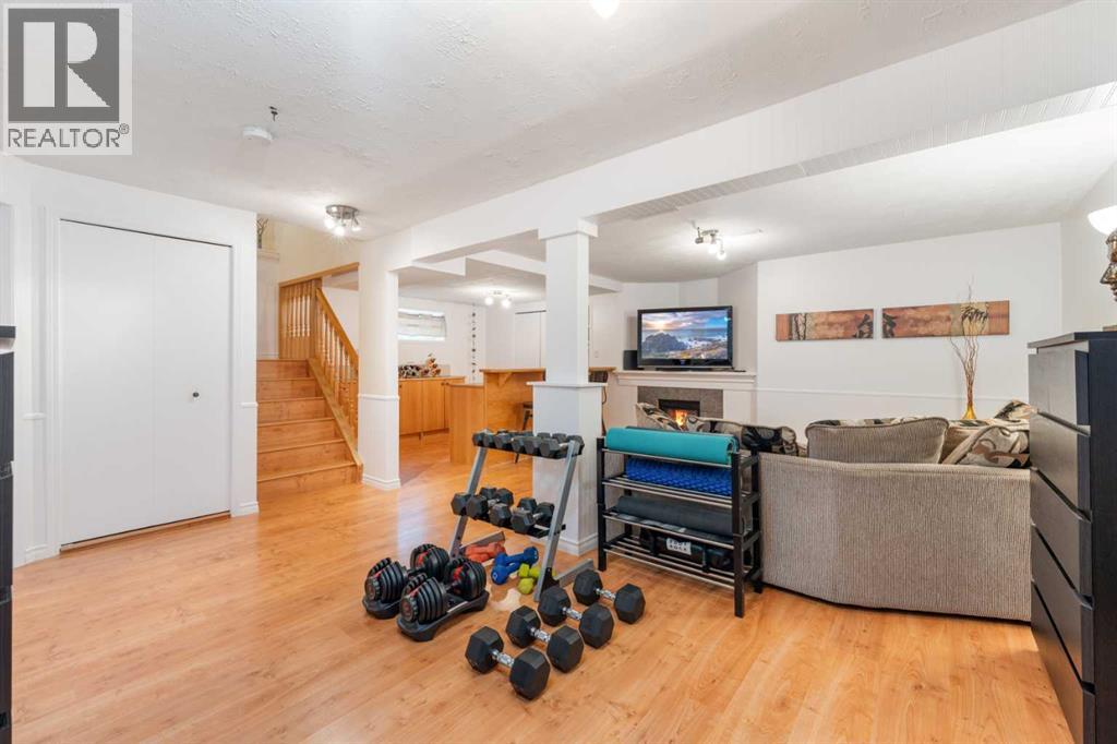 Single Family House for Sale in  Shawfield Road SW Shawnessy Calgary 