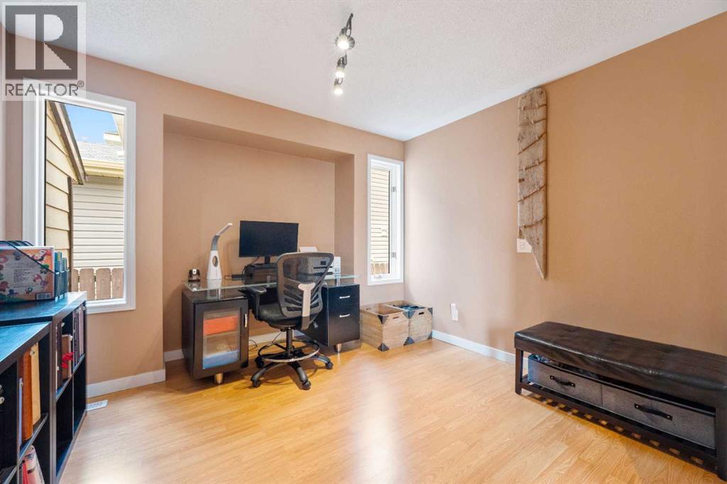Single Family House for Sale in  Shawfield Road SW Shawnessy Calgary 