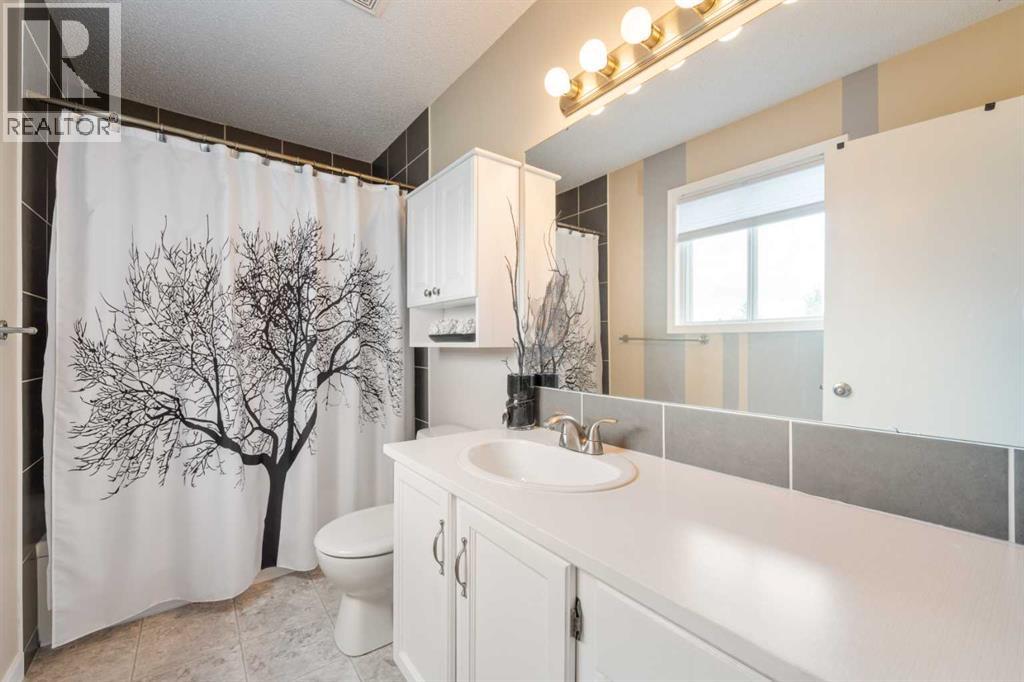Single Family House for Sale in  Shawfield Road SW Shawnessy Calgary 